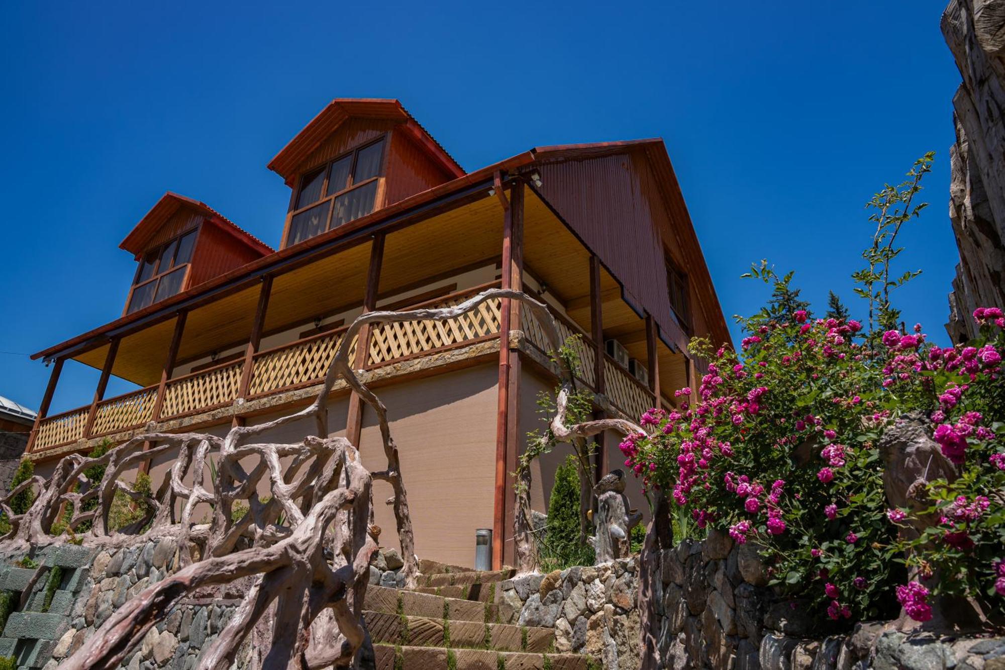 Maru House Hotel Dilijan Luaran gambar